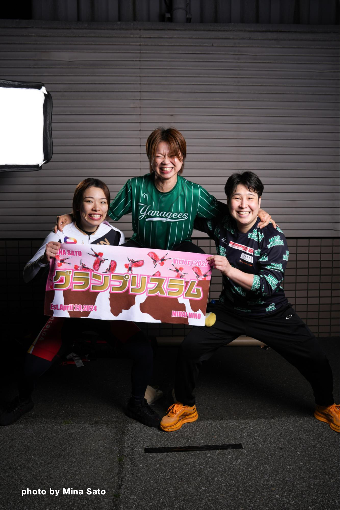 佐藤水菜選手、那須萌美選手、柳原真緒選手の3ショット